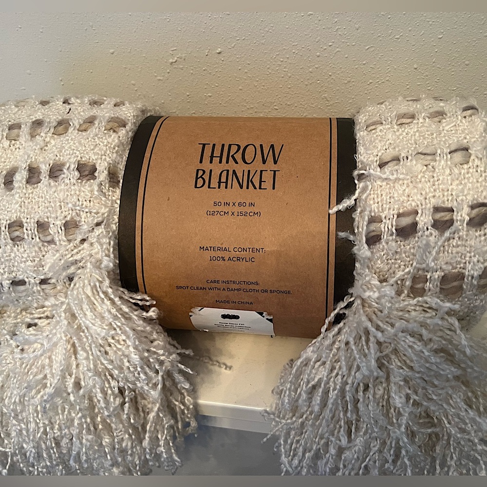 Beige Throw blanket with fringe
